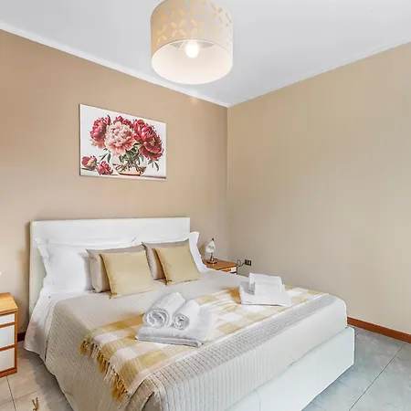 아파트 Petalo Bianco: 100m From Lake, Parking And Balcony - Happy *