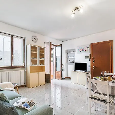 Petalo Bianco: 100m From Lake, Parking And Balcony - Happy * 바메노