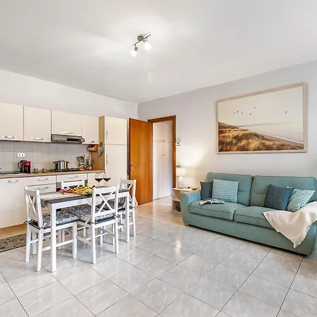 Petalo Bianco: 100m From Lake, Parking And Balcony - Happy 아파트