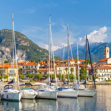 Petalo Bianco: 100m From Lake, Parking And Balcony - Happy