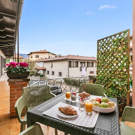 Petalo Bianco: 100m From Lake, Parking And Balcony - Happy 아파트 *