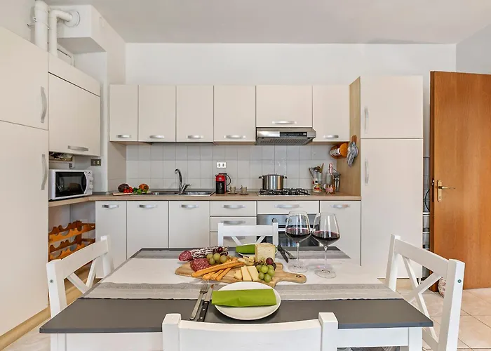 Petalo Bianco 100m From - Happy Apartament